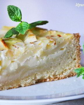 Яблочный тарт с миндальными лепестками