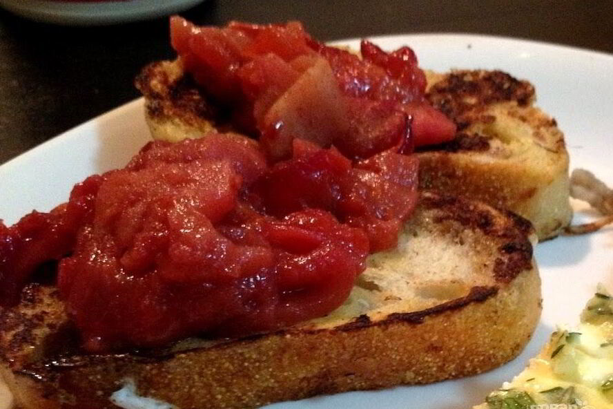 Рецепт французских тостов с яблоками и сливами