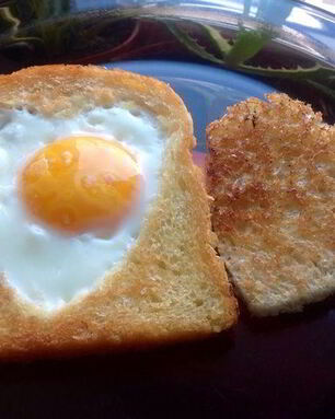 Глазунья в тосте