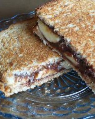 Горячие тосты с бананом и шоколадом