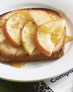 Хлебные тосты с яблоками