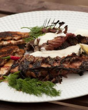 Копче ные караси с томатными тостами