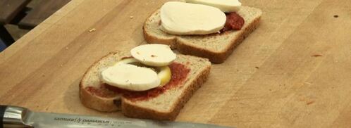 копче ные караси с томатными тостами. Шаг 4