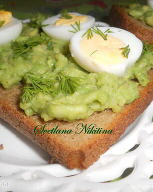 Ржаные тосты с авокадо