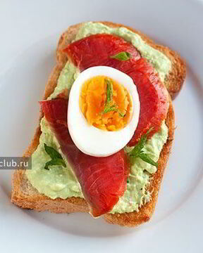 Тост с авокадо и копченой неркой
