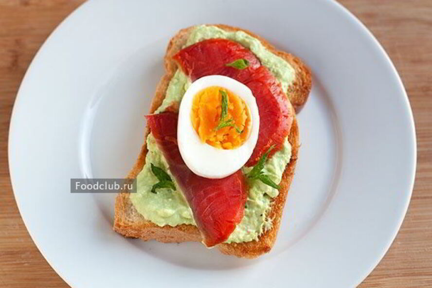 Рецепт тоста с авокадо и копченой неркой