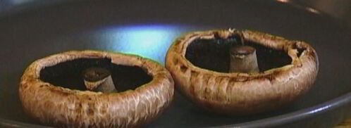 тосты на завтрак с творогом, помидорами и грибами. Шаг 5