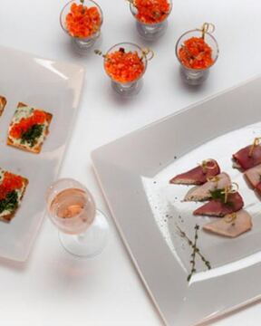 Тосты с икрой и сливочным сыром