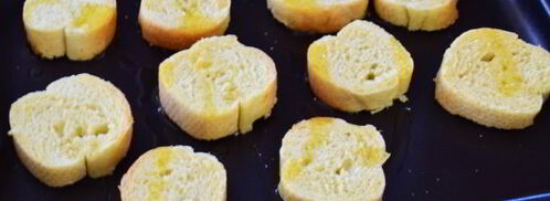 тосты с оливковой пастой и сыром фета. Шаг 6