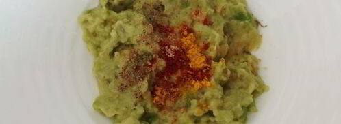 тосты с пастой из авокадо, огурцом и редисом. Шаг 3