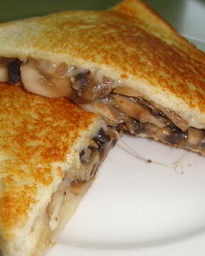 Тосты с сыром и грибами