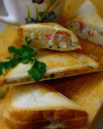 Тосты с сыром и крабовыми палочками