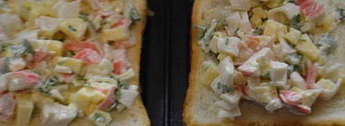 тосты с сыром и крабовыми палочками. Шаг 3