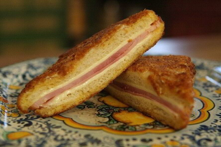 Рецепт тостов в домашних сухарях с ветчиной и сыром