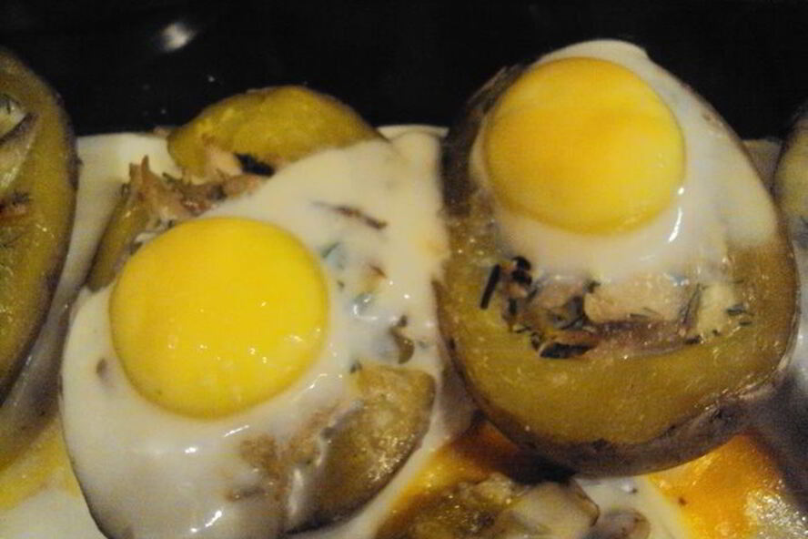 Рецепт фаршированного картофеля с глазуньей