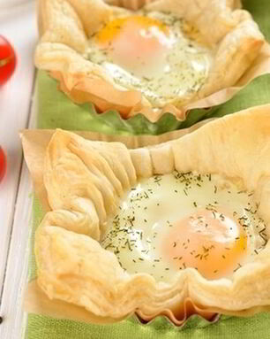 Яичница на слоеном тесте