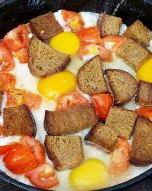 Яичница с гренками