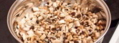 яичница с грибами и луком. Шаг 3