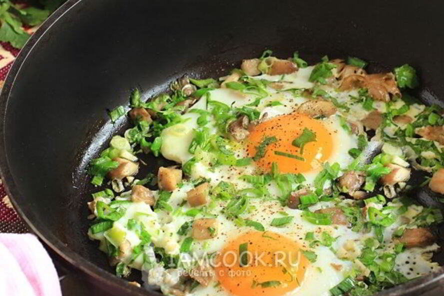 Рецепт яичницы с грибами