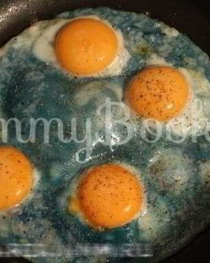 Яичница с приправами