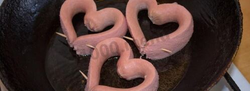 яичница сердечком с сосиской. Шаг 8