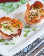 Яичница в корзиночках из бекона