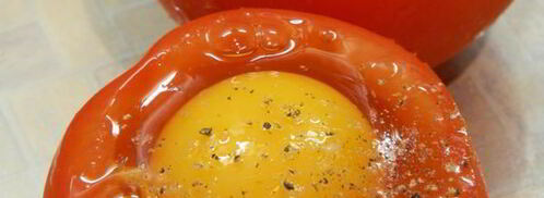 яичница в помидорах с колбасой и сыром. Шаг 5