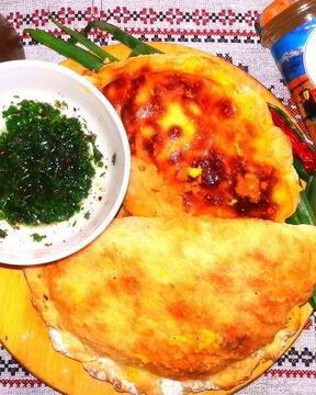 Эмпанадас с тунцом и маринованным желтком