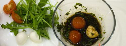 закуска из моцареллы с помидорами на шпажках. Шаг 5