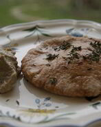 Закуска из запеченных баклажанов с тимьяном и мятой