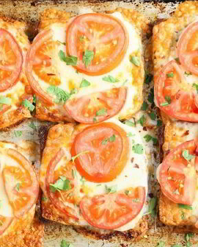 Закуска с колбасным сыром