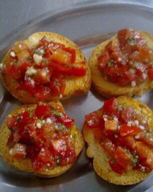 Закуска Сухари с помидорами