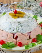 Двухцветное заливное с ветчиной и маринованными огурцами