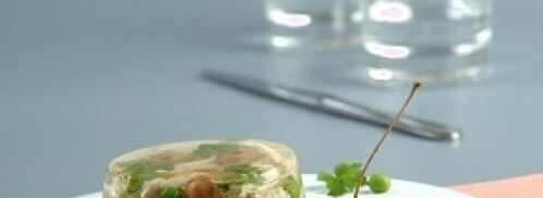 заливное из курицы со сливами. Шаг 5