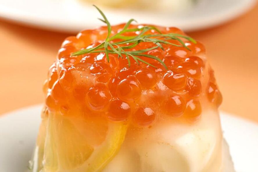 Рецепт заливного из сибаса с красной икрой