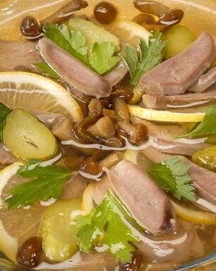 Заливное из свиного языка с опятами