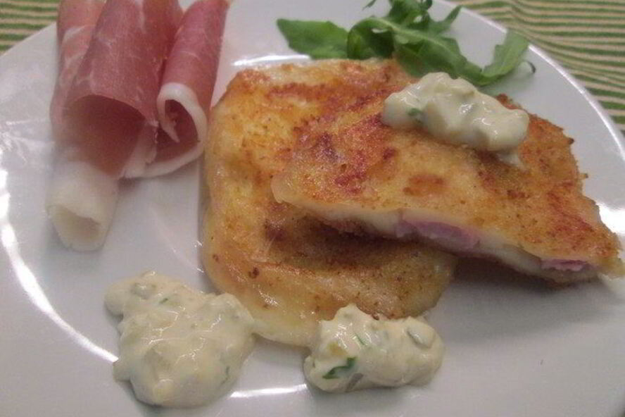 Рецепт жареного сыра с начинкой из бекона