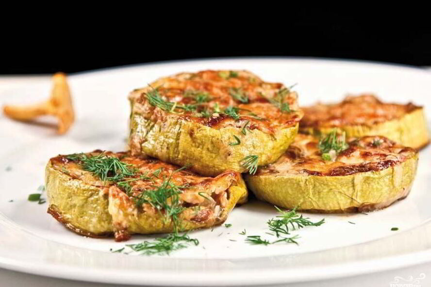 Рецепт грибного жульена в кабачковых кокотницах