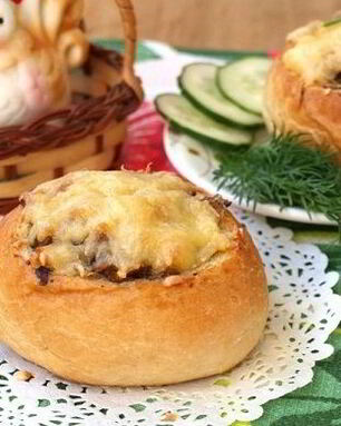 Сытный жульен в булочке