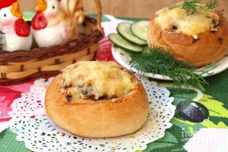 Рецепт сытного жульена в булочке