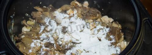 жульен в мультиварке с курицей и грибами. Шаг 10