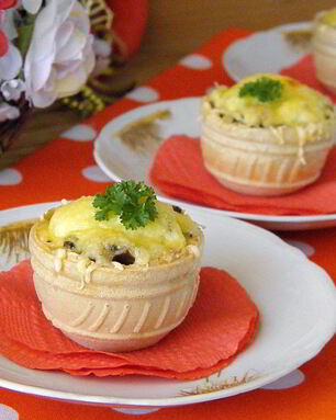 Жульен в тарталетках с грибами и курицей